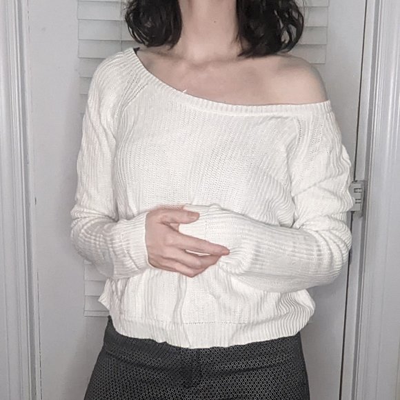 ✌️2 for 10👐 Forever 21 cropped off-the-shoulder sweater - Picture 2 of 4